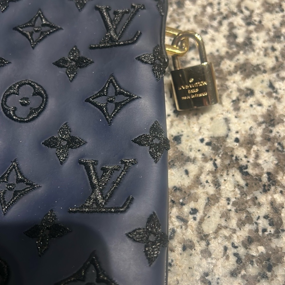 Louis Vuitton Navy Monogram Lockit Verticle W/ Certificate of Authenticity - Picture 8 of 16